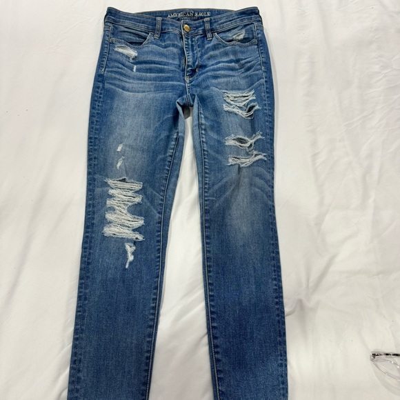 Women’s American Eagle Size 8 Short Ripped Jeans | High Rise Skinny - Picture 2 of 6